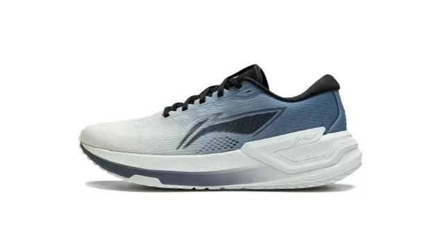 碾压耐克阿迪！今年卖最火的10双运动鞋	，国货霸榜了！