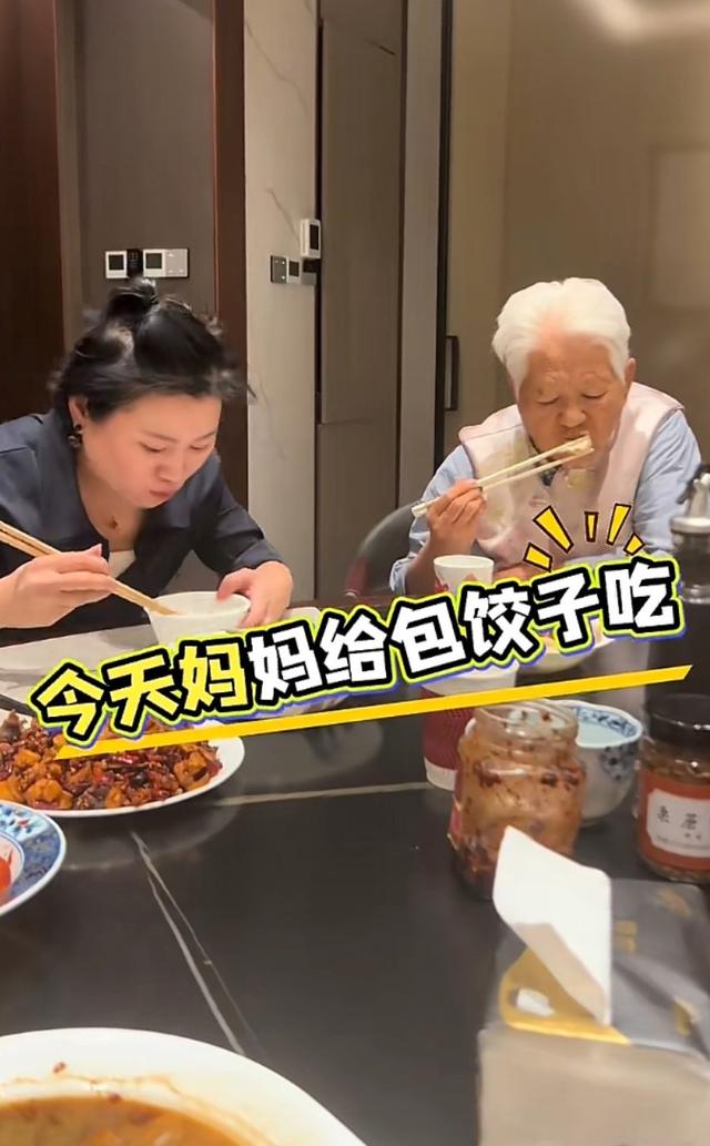 大孝！岳云鹏接80岁老妈住北京豪宅，3000万别墅阔气，媳妇是功臣