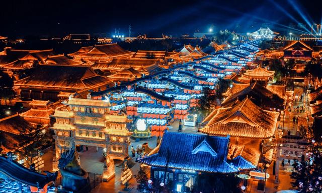 山东又一景区走红，花1.2亿打造“不夜城”，门票免费，非常好玩