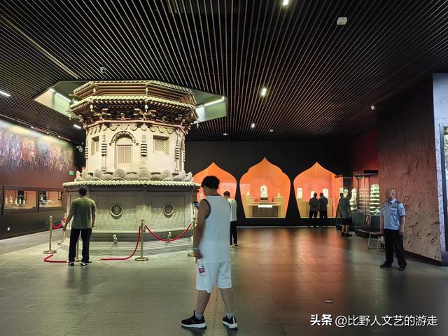 坐着高铁，游走四座城镇，轻松实现哪凉快哪待着去！