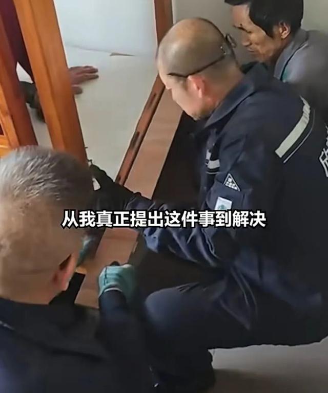 高校紧急为身高1米92同学加长床铺
