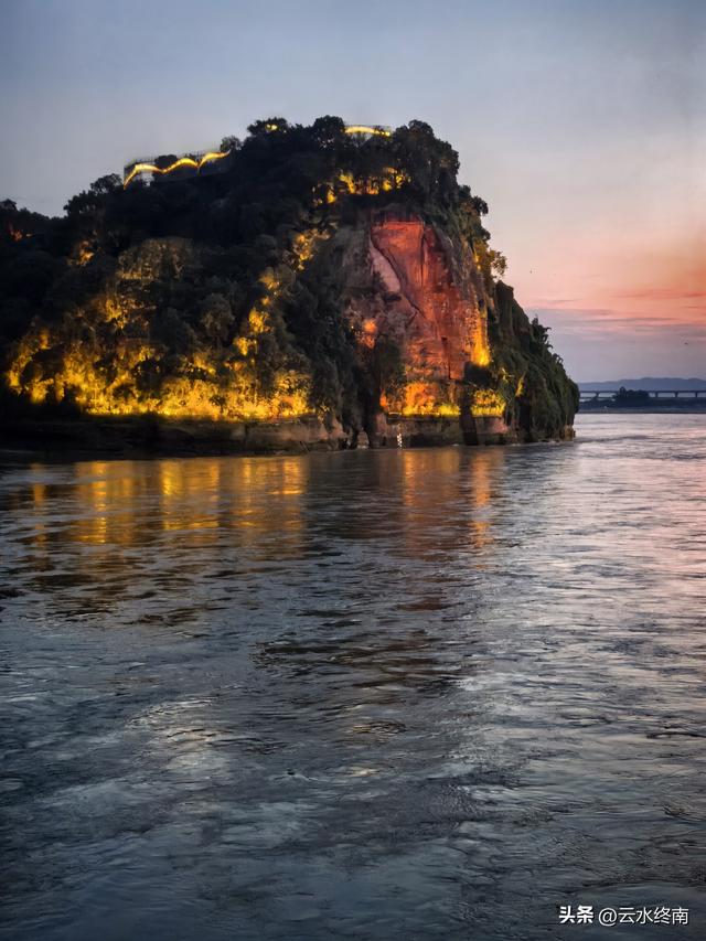 乐山大佛是哪尊佛？为什么是唐代的佛身，民国的佛头？能镇水吗？