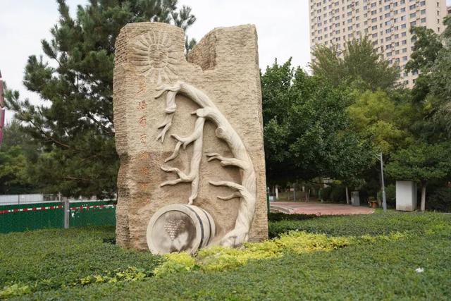 人均小纸箱！车站安检仪扫出一堆小圆球……