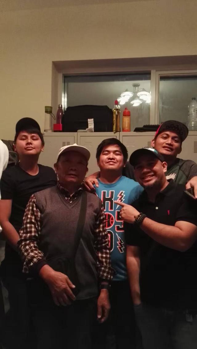 82岁湖北大爷背包独行10年闯世界：解锁四大洲踏遍10余国，一个月花掉近一年退休金，下一站准备征服美洲