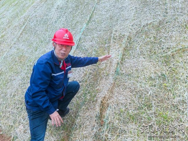 边采边治筑绿屏 公园嵌在矿区里