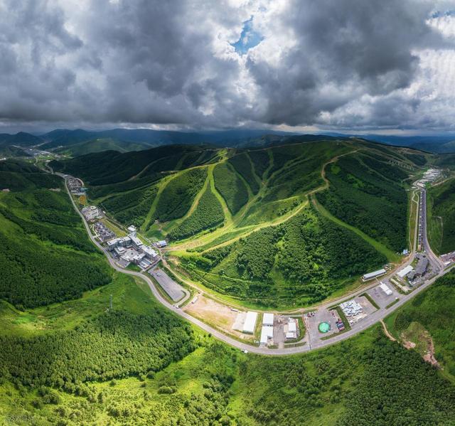 距离北京只有200公里的避暑旅行地，气候比承德凉爽比北戴河更近