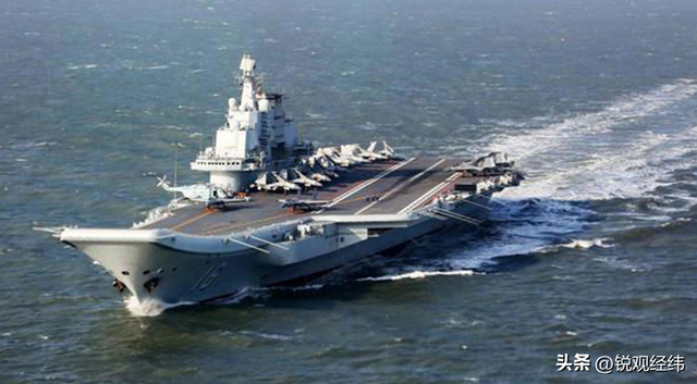 袭扰辽宁舰被双杀，歼-15雷达照射日本F-15！日本半夜紧急抗议