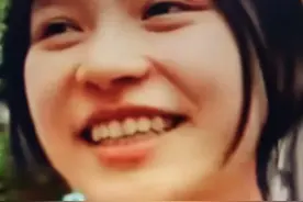 看哭了！女生走岀考场含泪道：“我想赚钱给爸爸过一个生日”图片