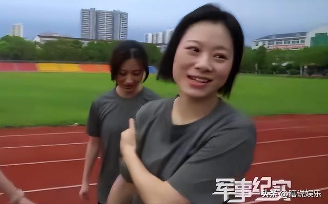 阅兵女机长身份曝光！私生活被扒牺牲太大，老公不简单，央视点名