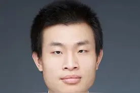 北大助理教授韦神，今年33岁，父亲离世，母亲体弱，很需要人照顾图片