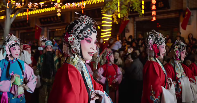 比人山人海还火爆的场面！就在天水“黄金大道”…