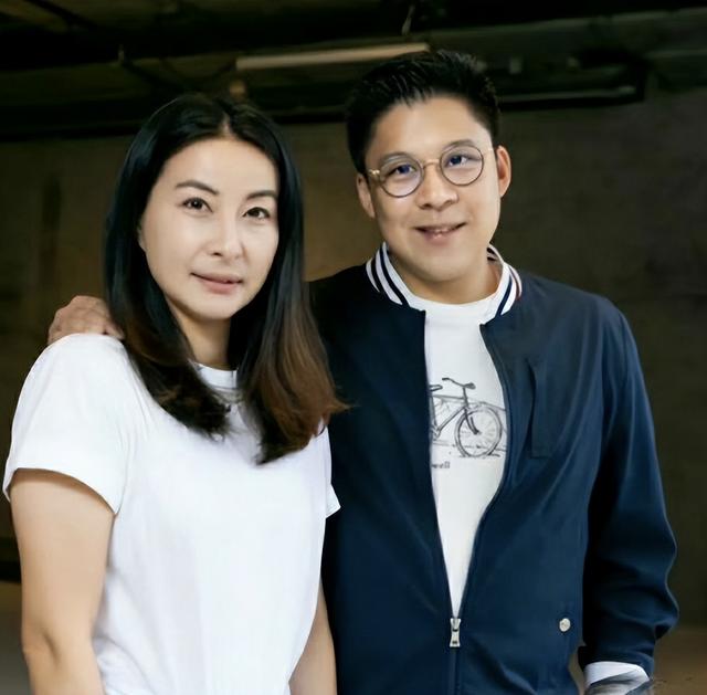 郭晶晶没想到	，离过年不到俩月，79岁公公霍震霆，再次给霍家长脸