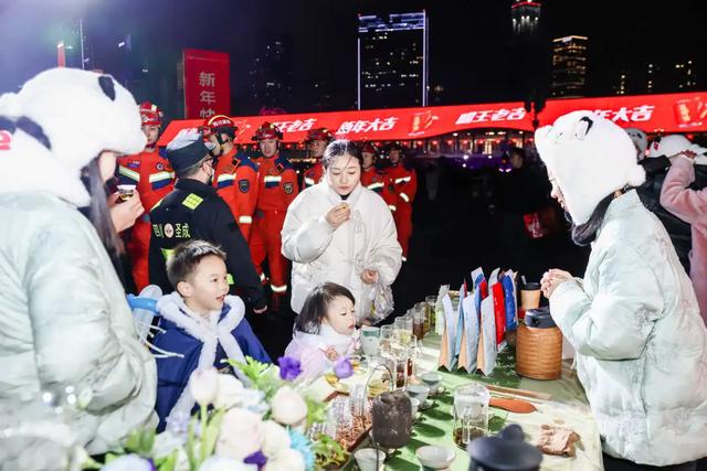 以星河为幕 以茶韵为章 蒙顶山茶文旅华章奏响跨年夜