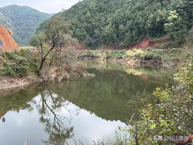 周末徒步,走昆明嵩明的灵云山,游法界寺、走森林步道,休闲惬意