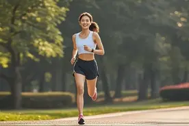 90%跑者膝盖疼的真相！8个国家队秘招让你跑步十年不伤膝图片