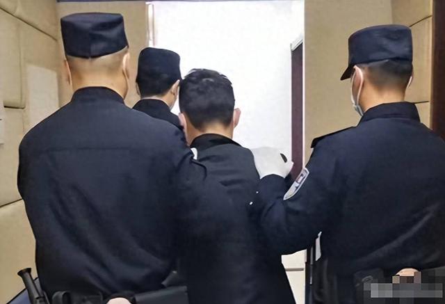 又一内鬼被抓！惊动央视，大量国家机密被泄露，作案人身份被曝光