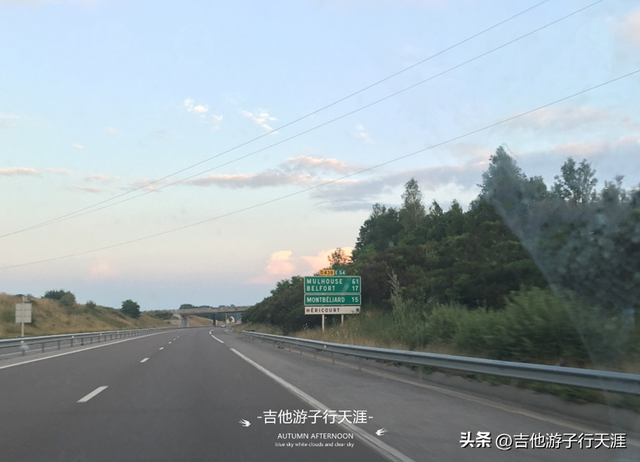 游子的Vlog：法国秋天的田园风光9- 傍晚落日余晖下的公路之旅
