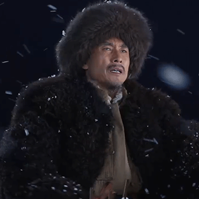 54岁凭央视大剧一夜爆火，如今又父子同台飙戏，17岁儿子比他还帅