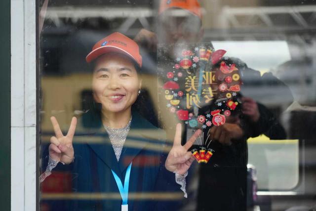 今冬首趟“候鸟”旅游专列从长春启程