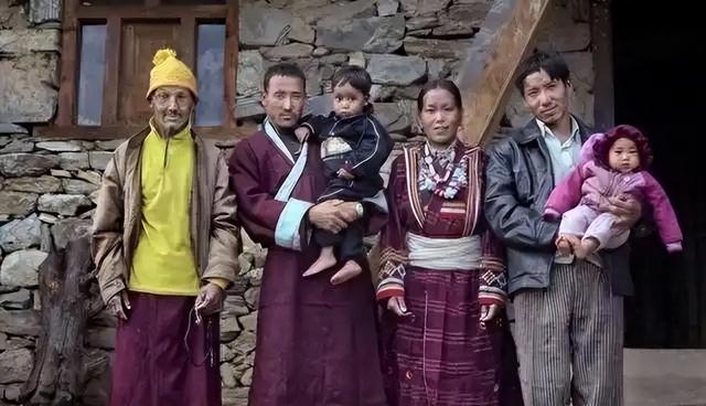 这个一妻多夫制的民族，晚上怎么过？女人直言：没有幸福可言