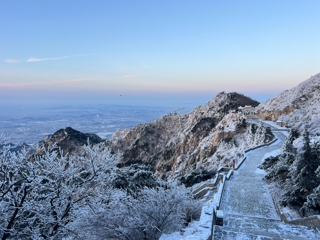 雪后泰山恢复开放 琉璃仙境引客来