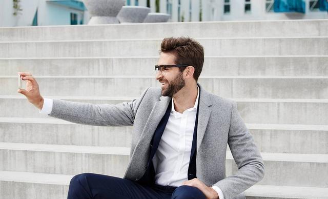 当AI选择“向善”：从宏大目标到贴身关怀的技术演进