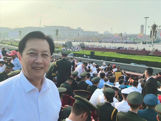 九三阅兵解说员揭晓，原来是他们两位，都是央视知名主持人