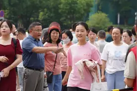 2024年中考今日开考图片