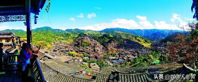 雷山西江苗寨初冬景色怡人吸引游客错峰出游