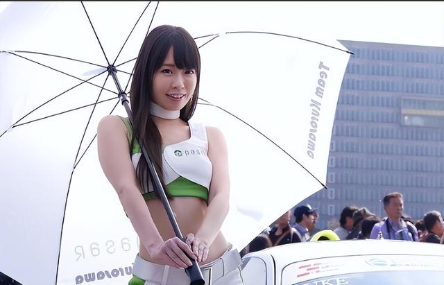 日本首相候选人出轨嫩模，情人身材火爆前凸后翘，年龄相差16岁