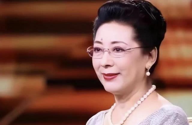 她曾是国家一级演员，遭丈夫无数次殴打，丈夫：我不过了！离婚