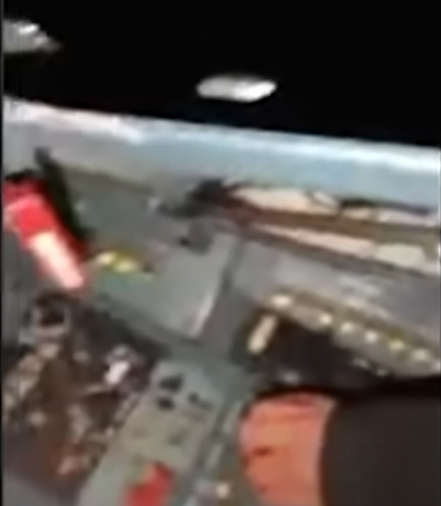 战火烧进俄腹地！乌游击队潜入机场深夜徒手纵火，烧没2架苏-30