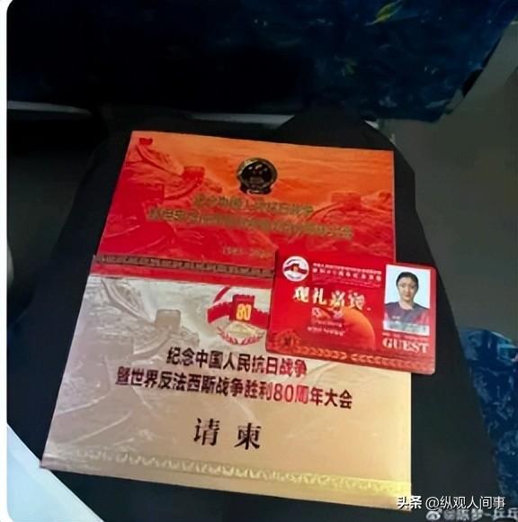 九三阅兵现场！姚明太扎眼，霍启刚抢镜，郑钦文潘展乐全在好热闹