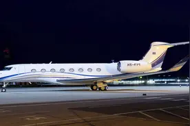 特朗普曾经的御用专机，凌晨直飞莫斯科，机上到底是何方神圣？图片