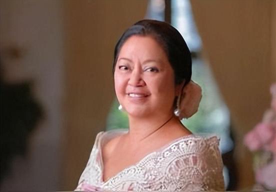 马科斯夫人邀请中方进餐，数小时后通告全球：中菲联手干了件大事