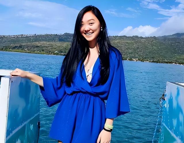 李连杰官宣嫁女！送30多万国产车陪嫁，父女俩多年心结已解？