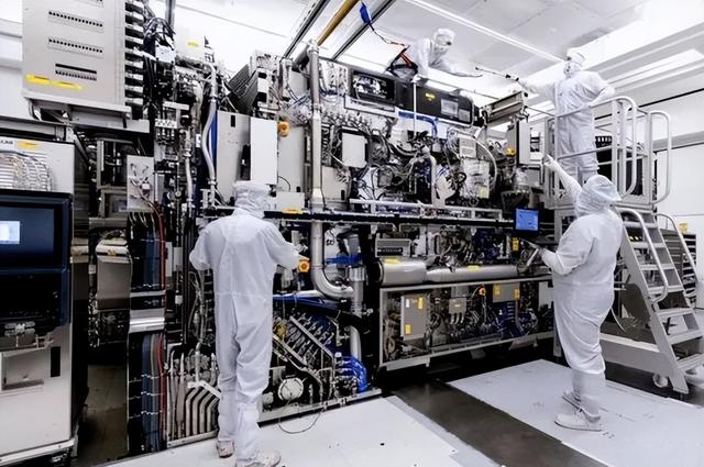 骆家辉警告中国：最好不要自主生产尖端芯片，这不是美国想看到的