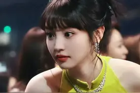 95后小花身材有多好？“蚂蚁腰，漫画腿，天鹅颈”，让人羡慕不已图片