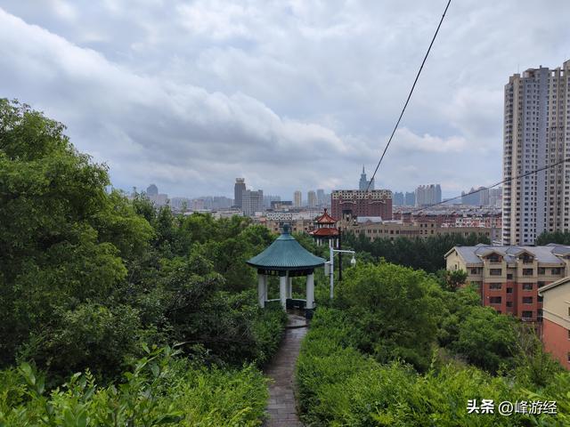 吉林初印象，爬玄天岭寻清代炮台，俯瞰雨后的城市美景