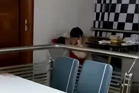 江苏宿迁学院通报“学生不雅视频”：学生情侣就餐时被拍，内容被剪辑后传播图片