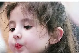 爸妈都是中国人，却生出混血宝宝，5次亲子鉴定宝妈害羞说出实话图片