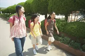 9岁女儿比同龄人高一大截，医生：3种食物是长高王，娃爱吃长个快图片