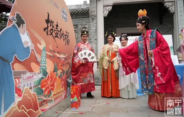 青砖黛瓦间衣袂翩跹,南宁这场汉服游园会让你“梦回盛唐”