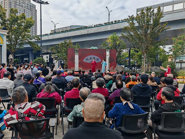 把重阳节过成“才艺派对” 这些杭州老人攒出中西合璧的“文化大餐”