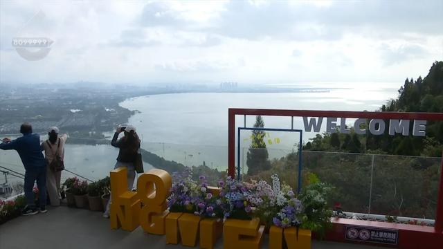 这才是重阳节该有的样子!爬西山、买花、吃重阳糕…昆明人的过节“三件套”齐了~