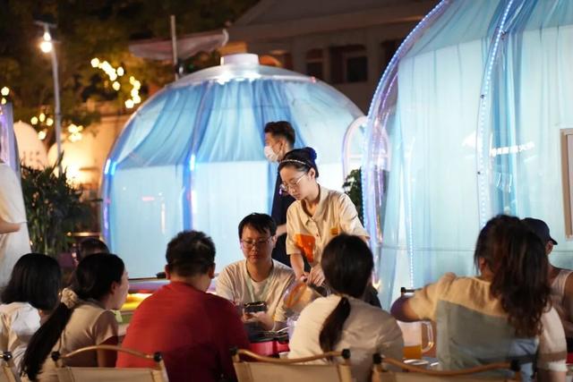 夜访回雁峰旅游区美食文化广场，邂逅海底捞“泡泡屋”的浪漫之旅