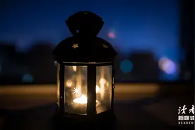 人在低谷，不要赴别人的宴图片