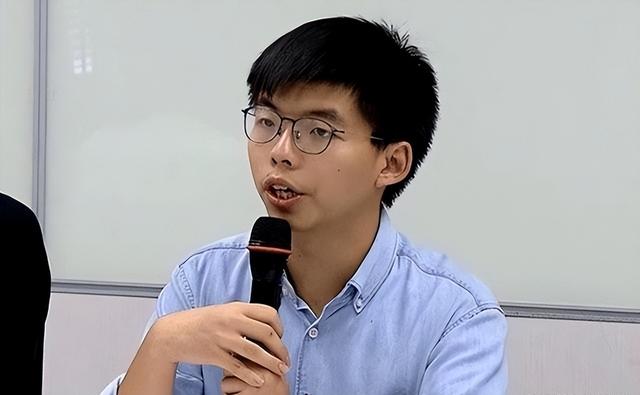 港独害人害己：黄之锋父亲贱卖房产举家飞国外，不会被世界原谅！