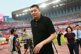 巩晓彬和前女友再重逢，两人相恋9年，她离婚多年无儿无女仍单身图片