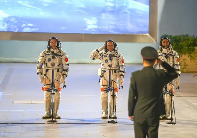 太燃！神舟二十一3.5小时极速对接天宫，中国太空通勤卷上新高度